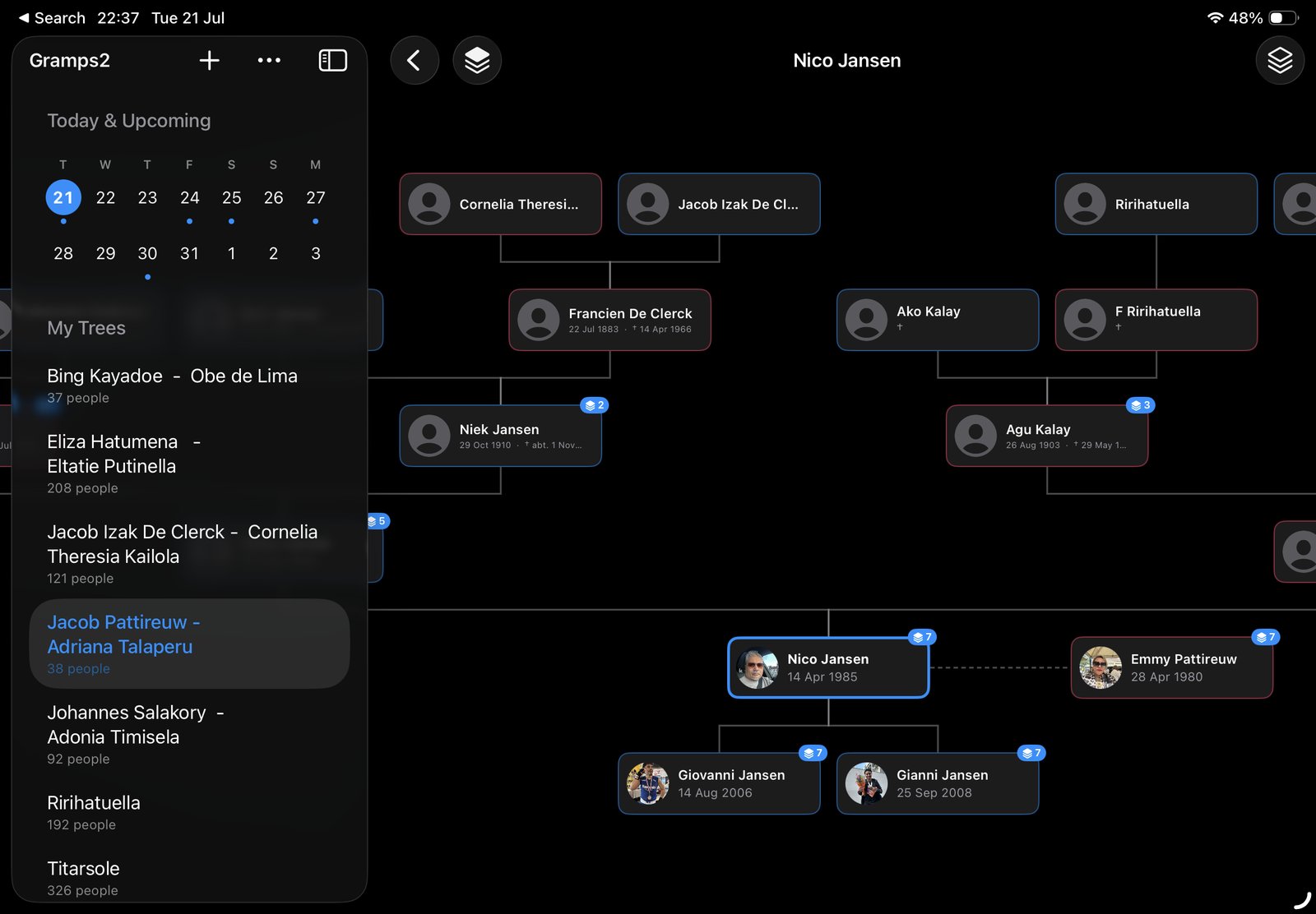 Gramps2 on iPad with the family-tree chart and a sidebar of trees and upcoming events